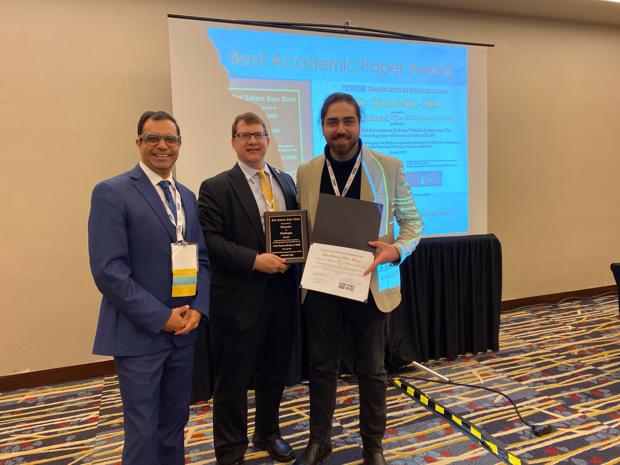 Arsalan Esmaili receiving the Best Paper award at TRB.